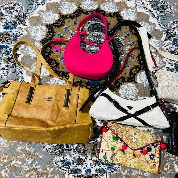 تعدادی کیف کیف بزرگ و کوچک|کیف، کفش، کمربند|بوشهر, |دیوار