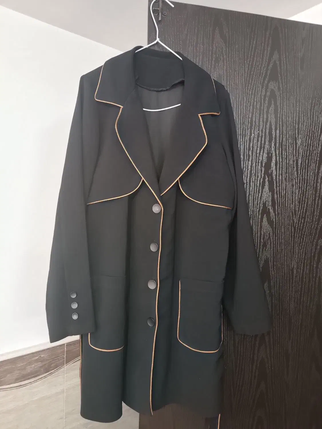 مانتو|لباس|قم, دروازه چوبی|دیوار