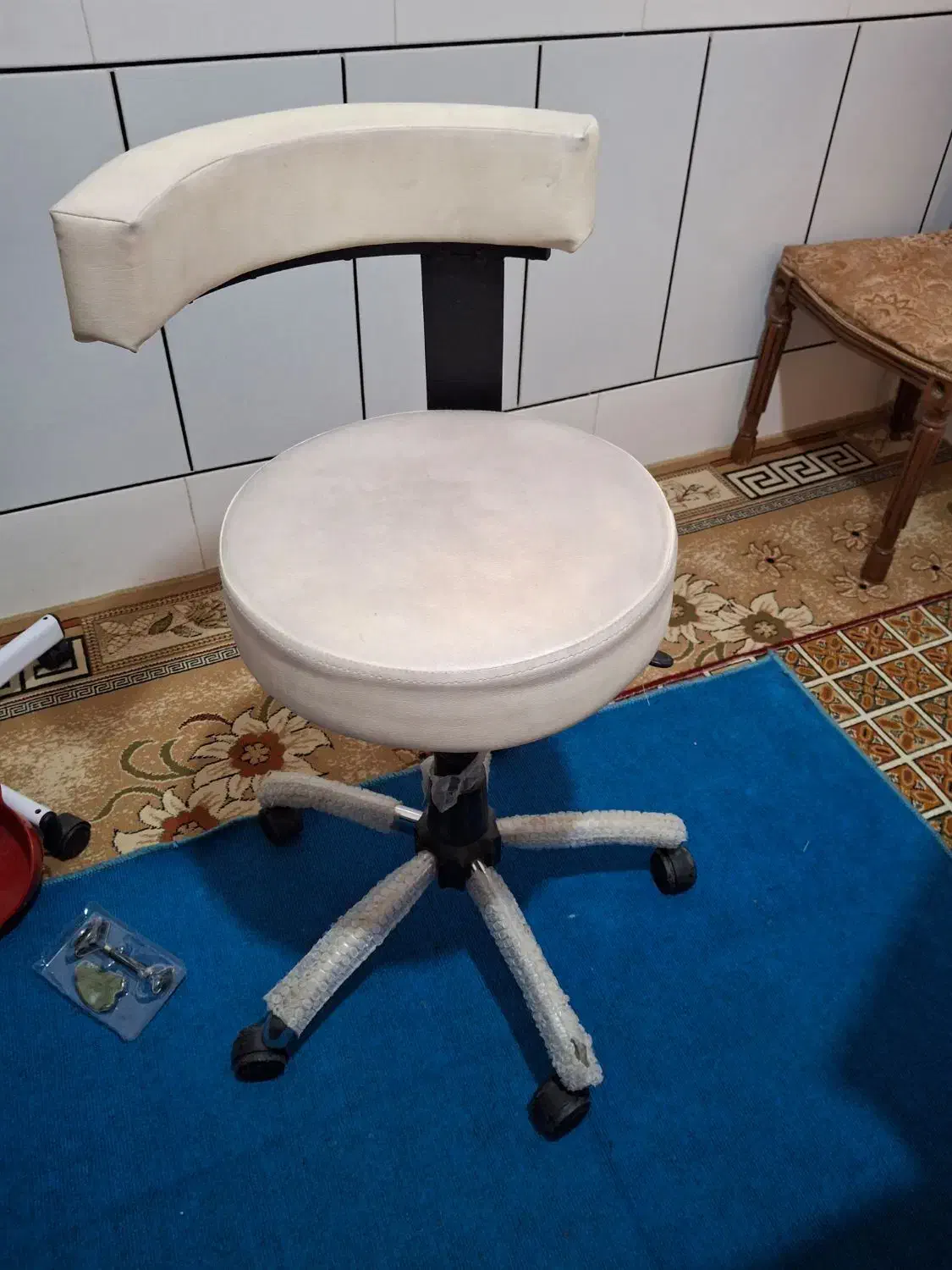 دستگاه های پاکسازی صورت ..صندلی گردان.صندلی تاشو|آرایشگاه و سالنهای زیبایی|فردوس (خراسان), |دیوار