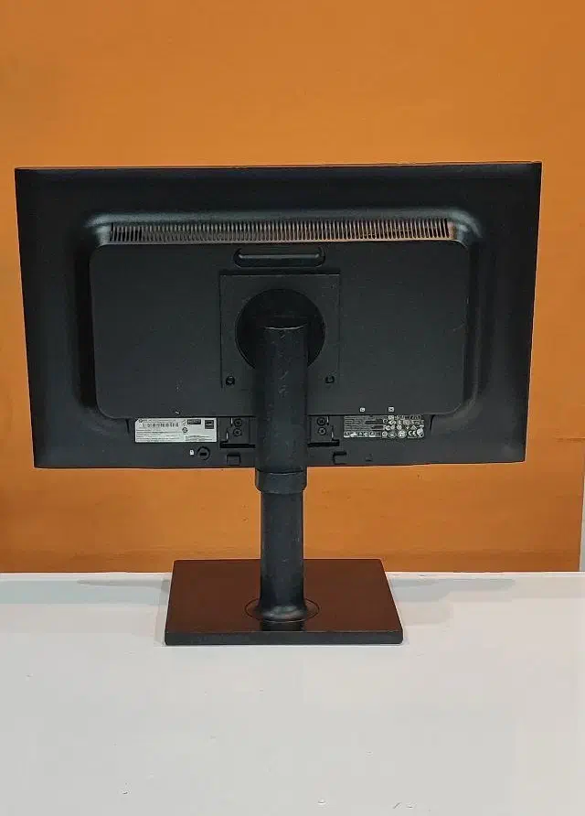 مانیتور ۲۲ اینچ اچ پی HP پنل lPS و full HD|قطعات و لوازم جانبی رایانه|مشهد, ولیعصر (شهرک غرب)|دیوار