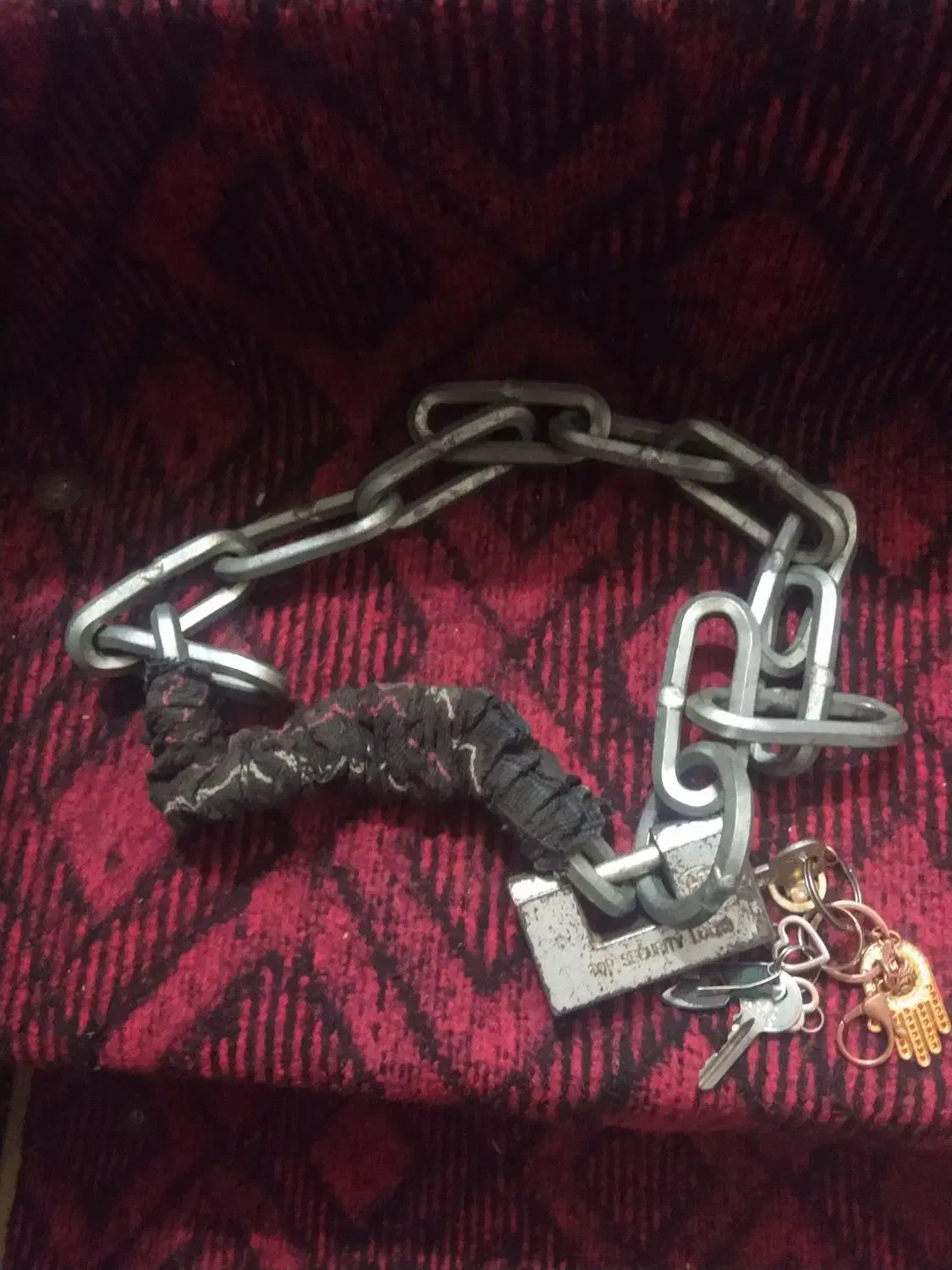 قفل کتابی و زنجیر محکم|موتورسیکلت|اراک, |دیوار