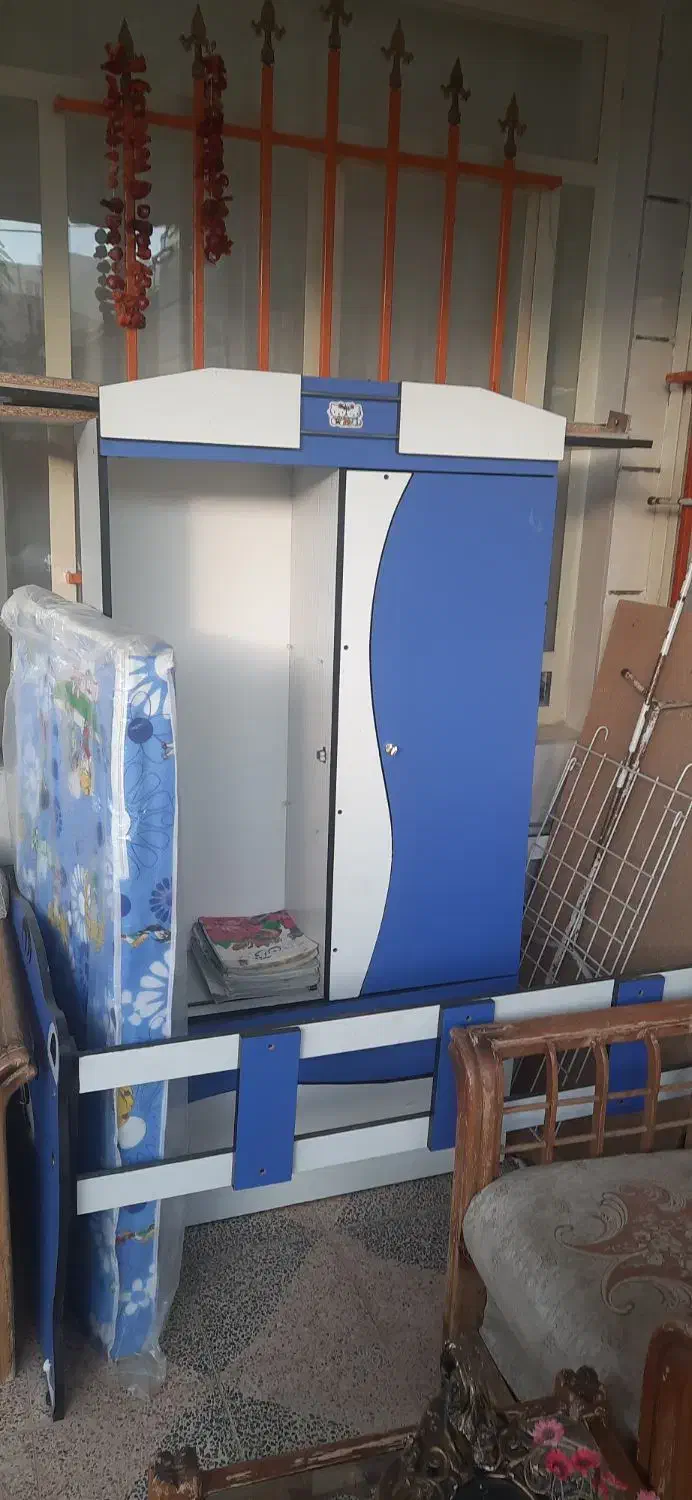 ی عدد تخته کودک و یه عد تخت و تشک|اسباب و اثاث بچه|اشترینان, |دیوار