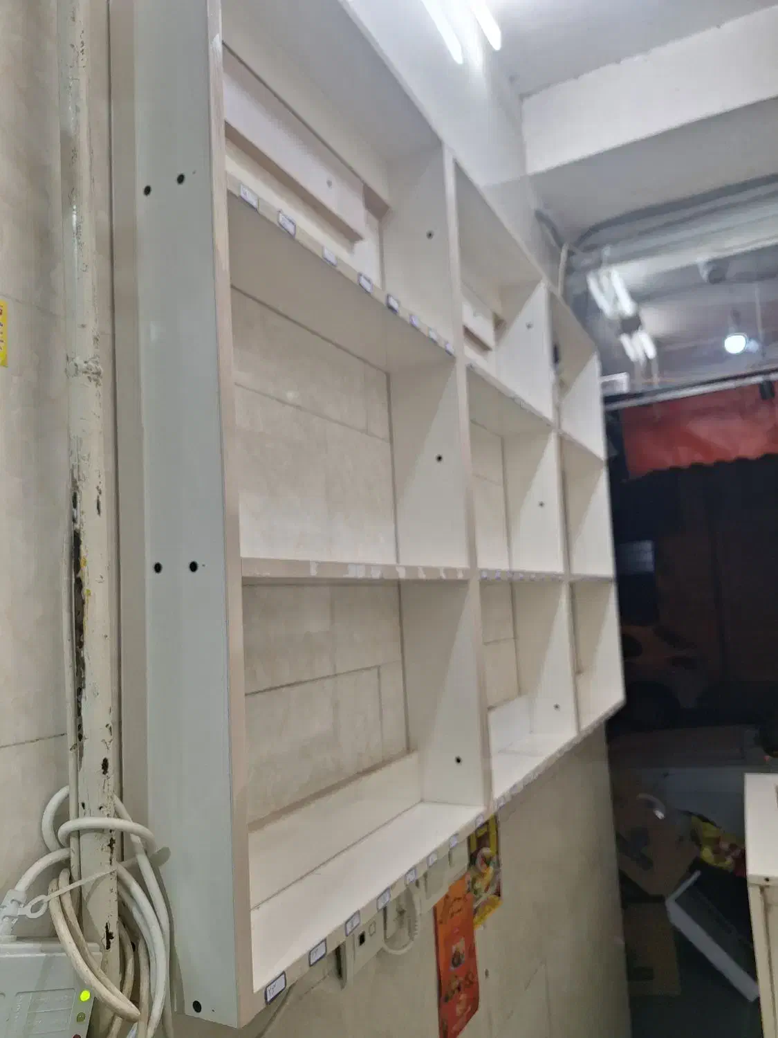 ویترین و استند دیواری چراغ ال ای دار|فروشگاه و مغازه|تهران, والفجر (افسریه)|دیوار