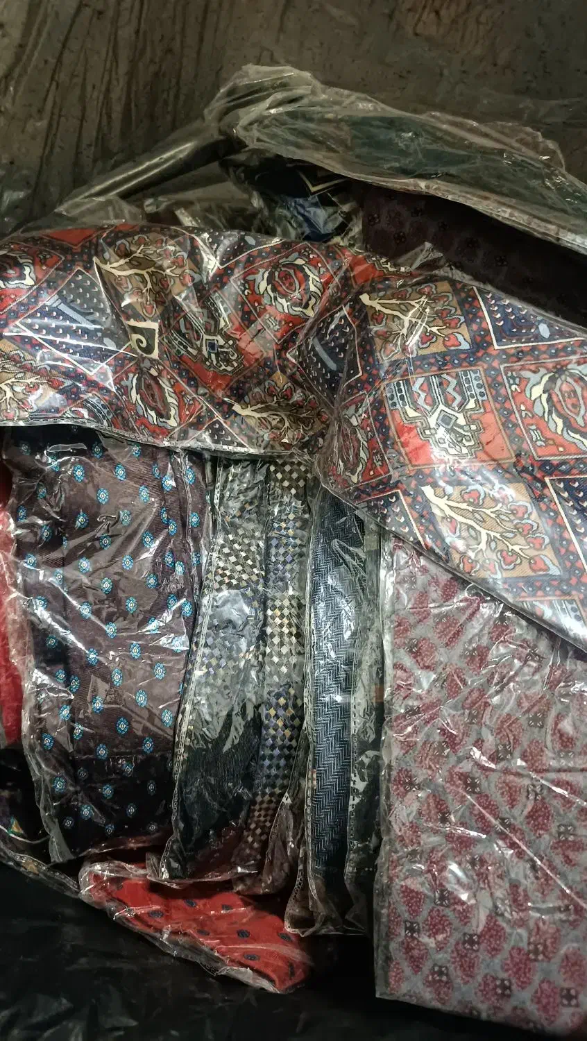 کراوات|لباس|شاهینشهر, خانه کارگر|دیوار