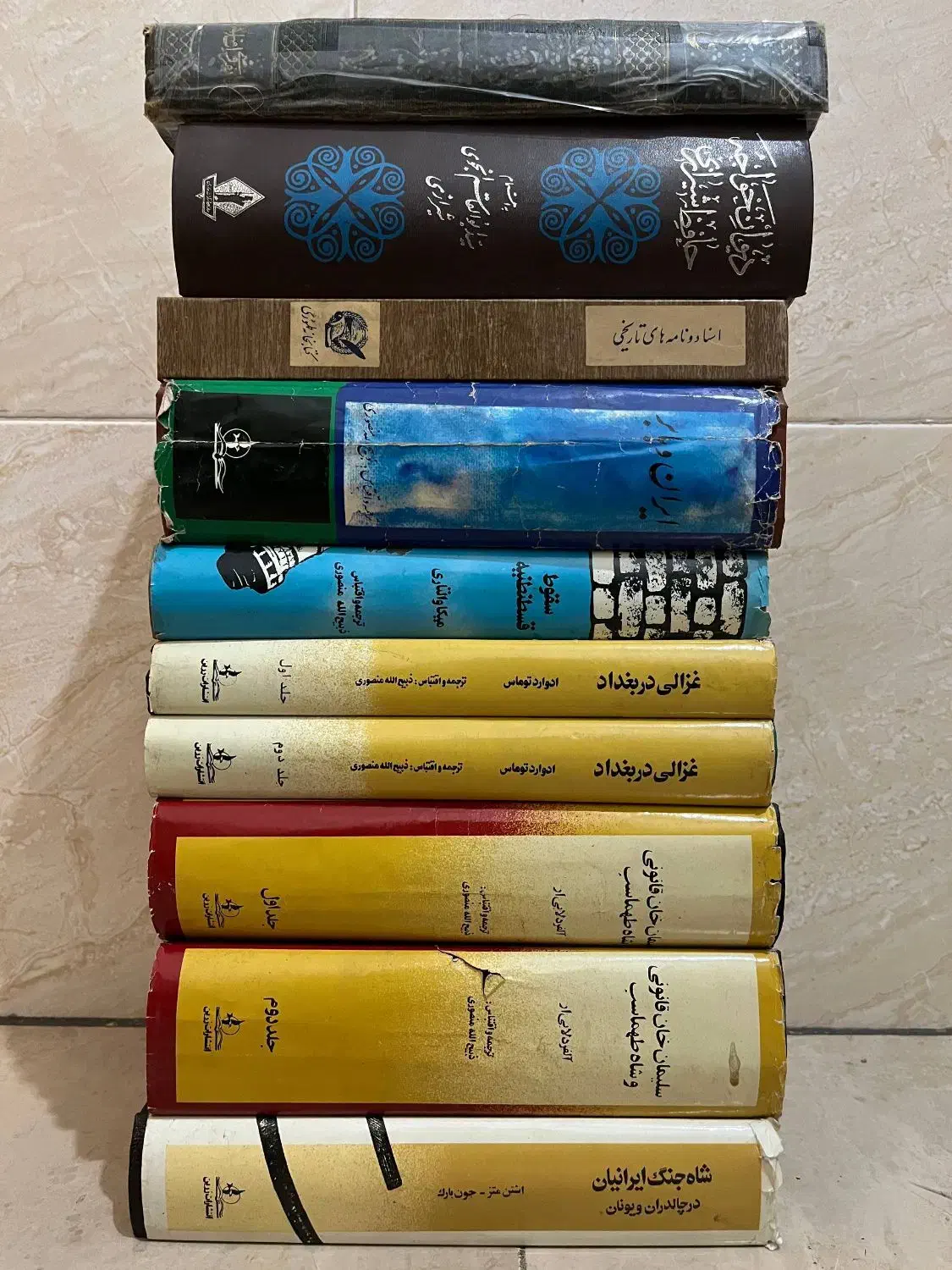 کتاب و مجله قدیمی|کلکسیون اشیاء عتیقه|نسیم‌شهر, |دیوار