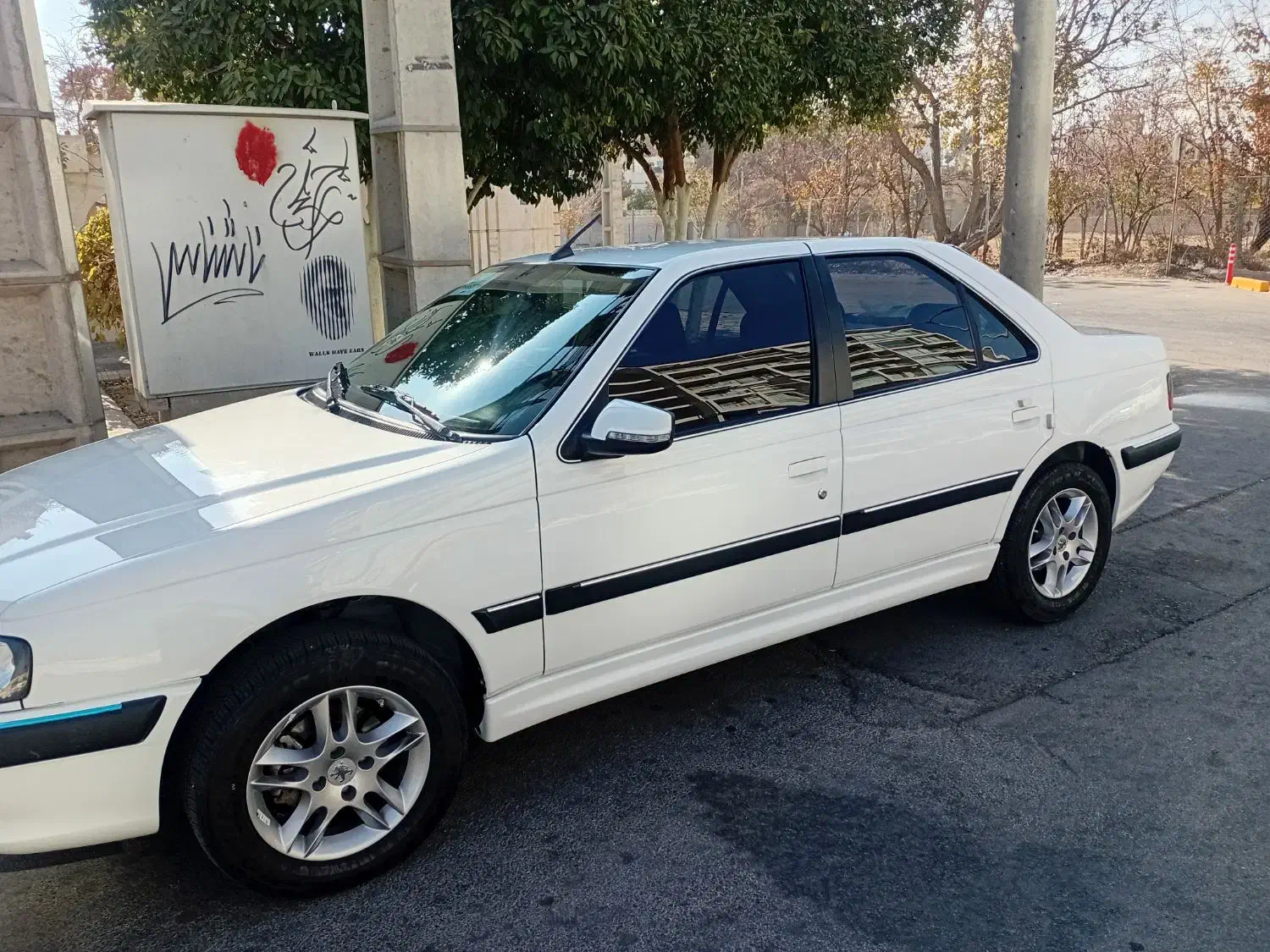 پارس سال سفارشی elx فول با مانیتور مدل ۴۰۲|خودرو سواری و وانت|شیراز, شهرک بهشتی|دیوار