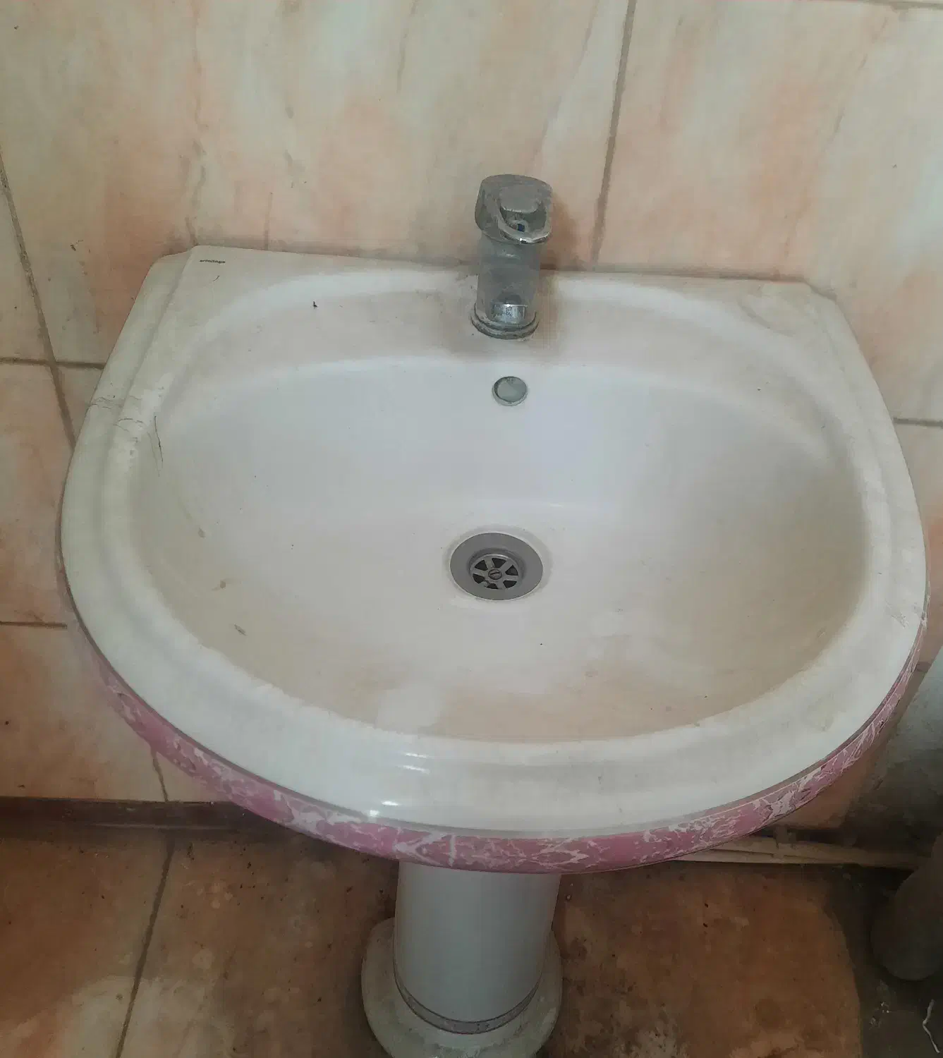 روشویی و شیر آب گرم و سرد با کلیه اتصالات|لوازم سرویس بهداشتی|اردبیل, |دیوار