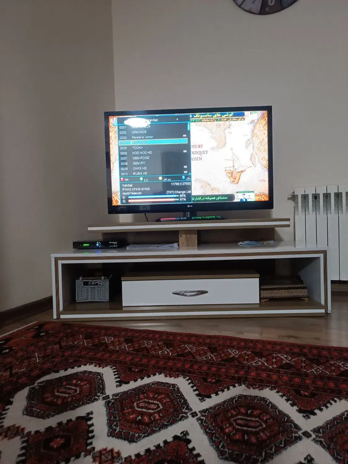 تی وی42الجی با میز|تلویزیون و پروژکتور|گنبد کاووس, |دیوار