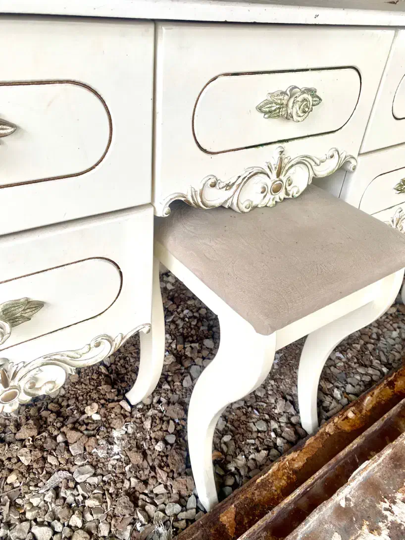 میز آرایش با آینه بزرگ و صندلی و پاتختی|مبلمان خانگی و میز عسلی|ارطه, |دیوار