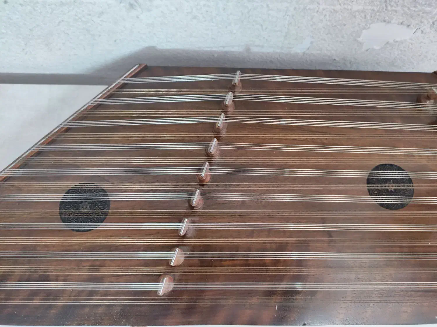 سنتور ضد رطوبت با کیفیت با میز و مضراب و هارد کیس|سازهای سنتی|چالوس, |دیوار