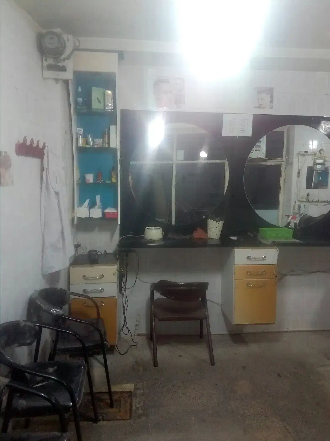 وسایل ارایشگاه ویترین مناسب تخفیف خوشگل|آرایشگاه و سالنهای زیبایی|ارومیه, |دیوار