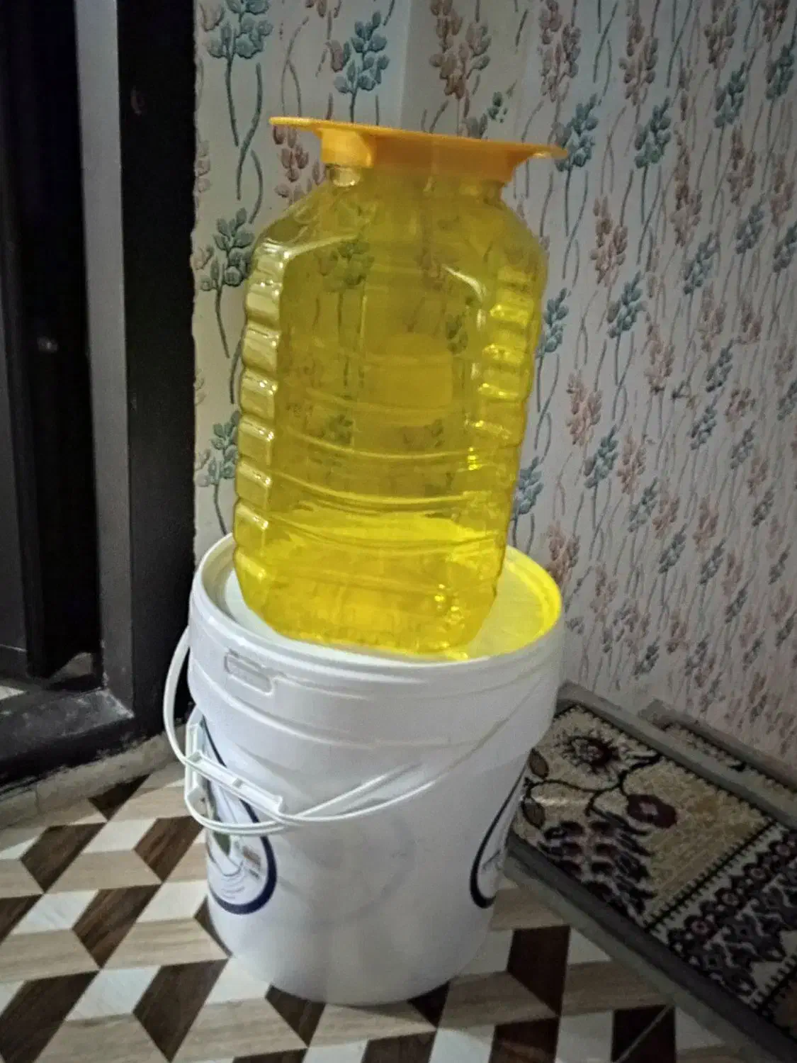 دبه جای خیارشور وسطل جاپنیر|ظروف نگهدارنده، پلاستیکی، یک‌بارمصرف|سرپل ذهاب, |دیوار