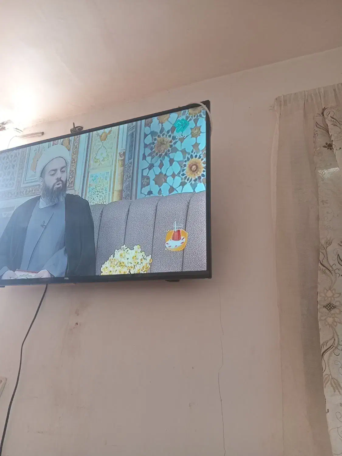 تلویزیون|تلویزیون و پروژکتور|پرند, فاز ۶|دیوار