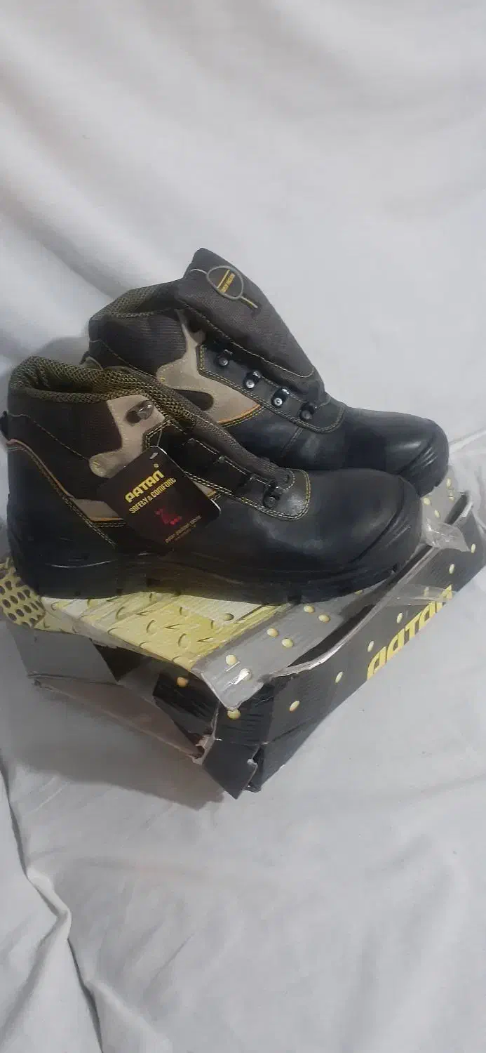 کفش ایمنی سایز۴۴ و۴۵ نو نو هفت جفت|کیف، کفش، کمربند|اصفهان, شهرک شهید حاج میرزایی|دیوار