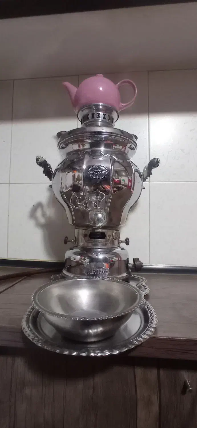 سماور در حد نو همراه سینی و کاسه سماور|سماور، چایساز، قهوهساز|رباطکریم, نصیرشهر|دیوار