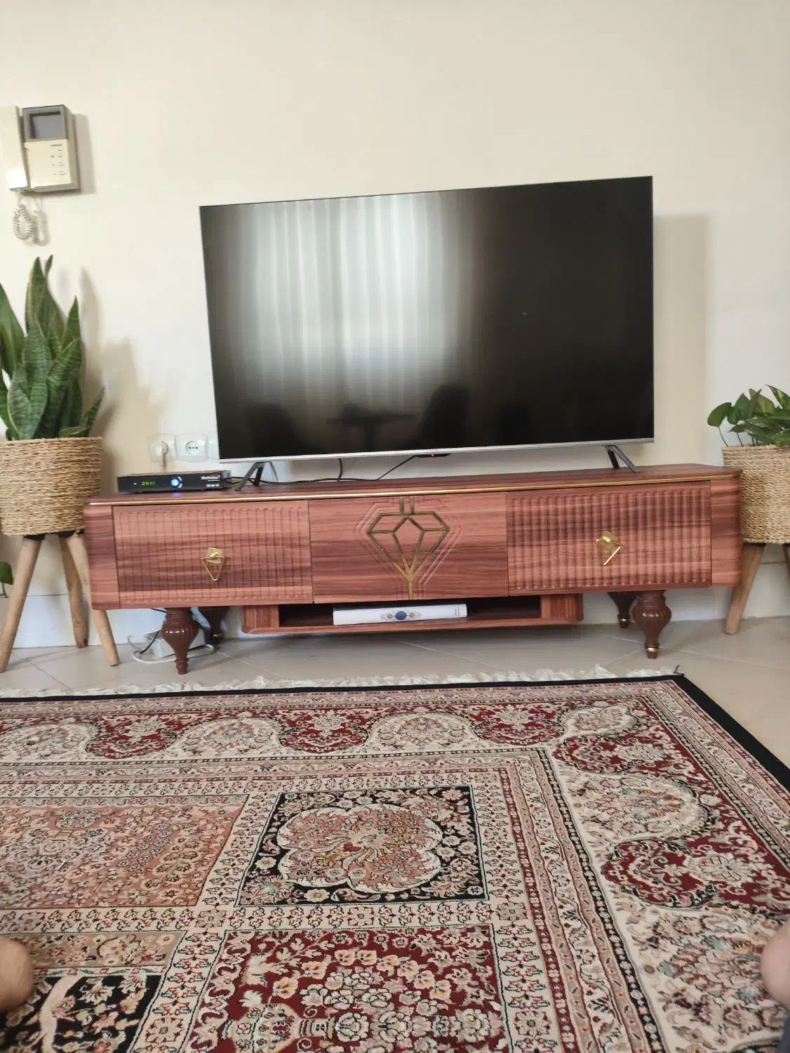 میزنی وی|میز تلویزیون|دامغان, |دیوار