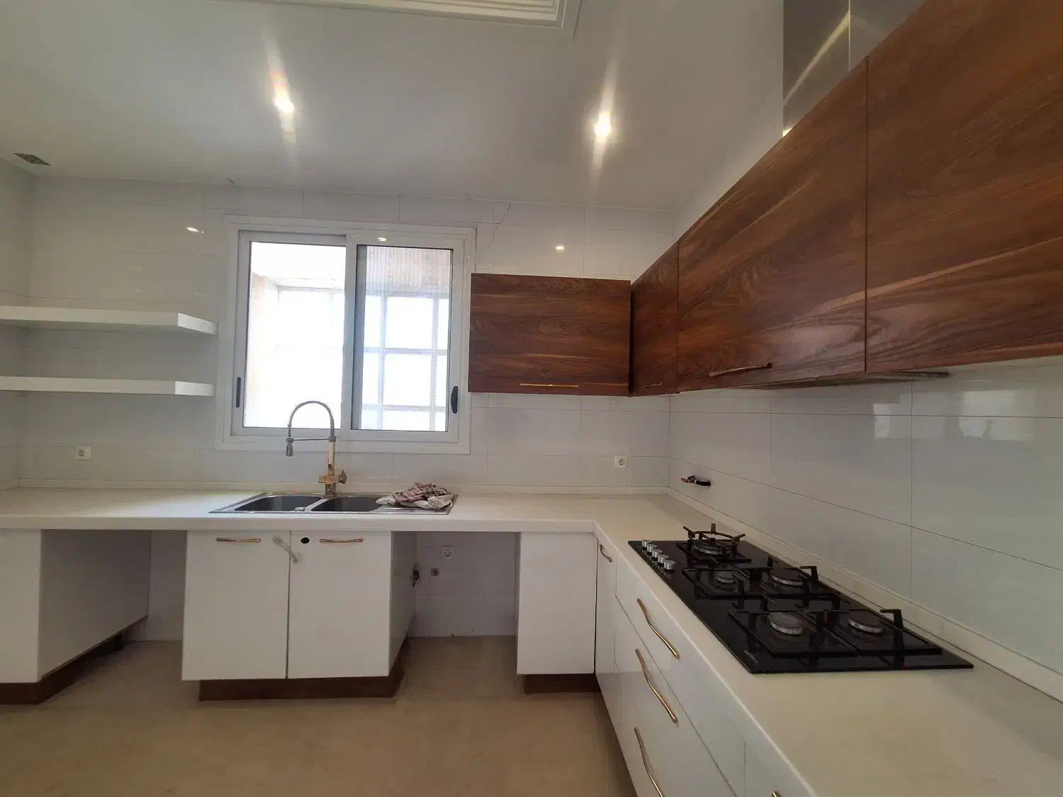 اجاره آپارتمان ۱۷۵متر۳ خواب (دروس کماسایی۲پارکینگ)