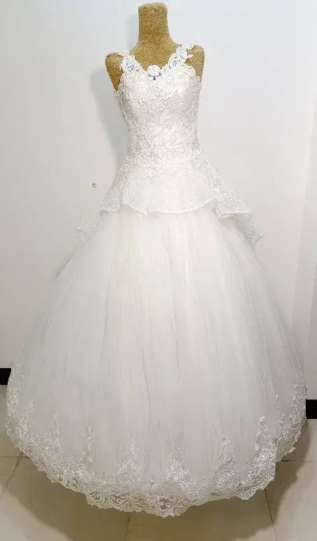 لباس عروس در حد نو و سالم|لباس|یزد, |دیوار