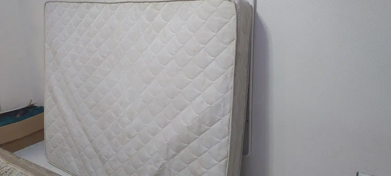 تشک دو نفره کارکرده ولی تمیز|تشک تختخواب|شاهین‌شهر, شهرک گلدیس|دیوار