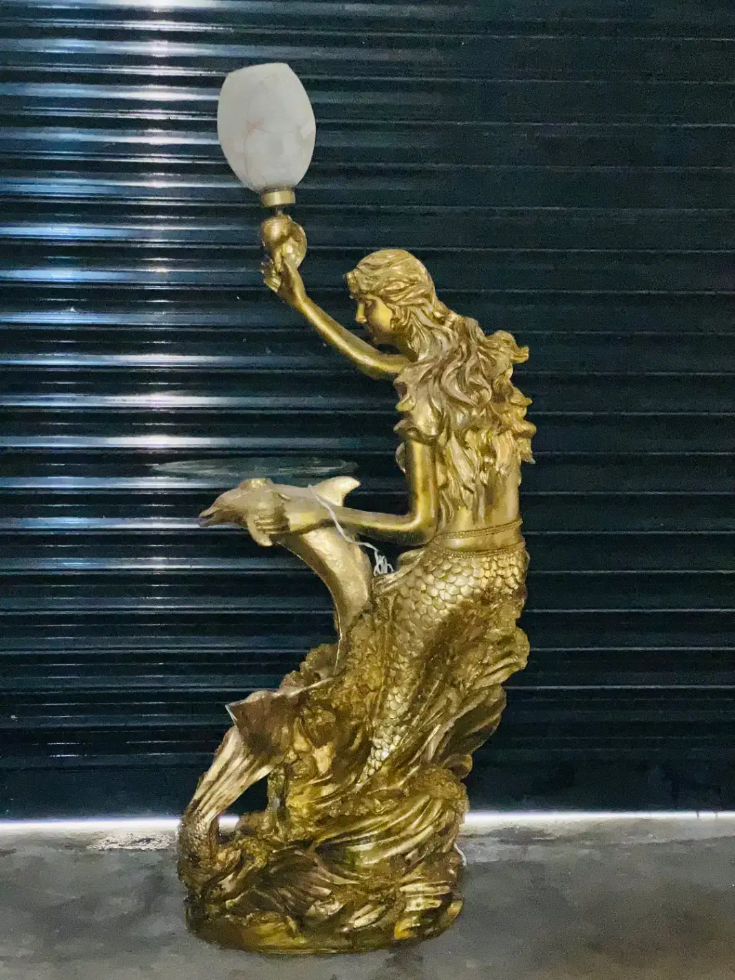 مجسمه چراغ خواب ومیزتلفن طرح دخترورق طلا|مجسمه، تندیس، ماکت|ماکو, |دیوار