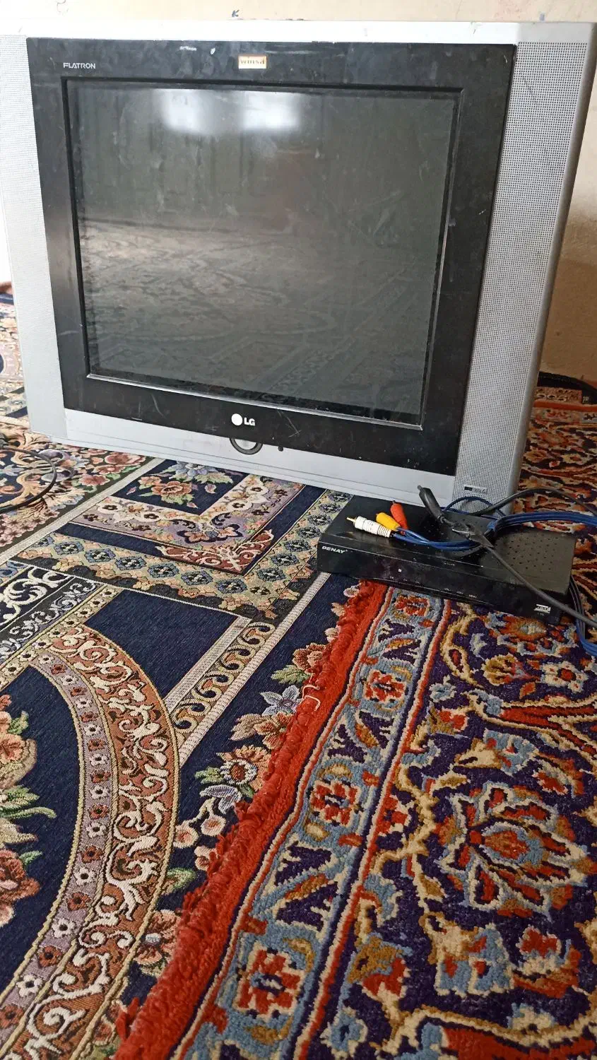 فروش فوری یک عدد تلویزیون همراه با دستگاه|تلویزیون و پروژکتور|چابهار, |دیوار