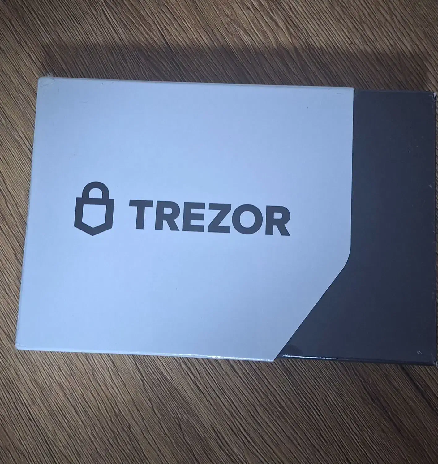 کیف پول Trezur رمز ارز، ارز دیجیتال|قطعات و لوازم جانبی رایانه|تهران, والفجر (افسریه)|دیوار