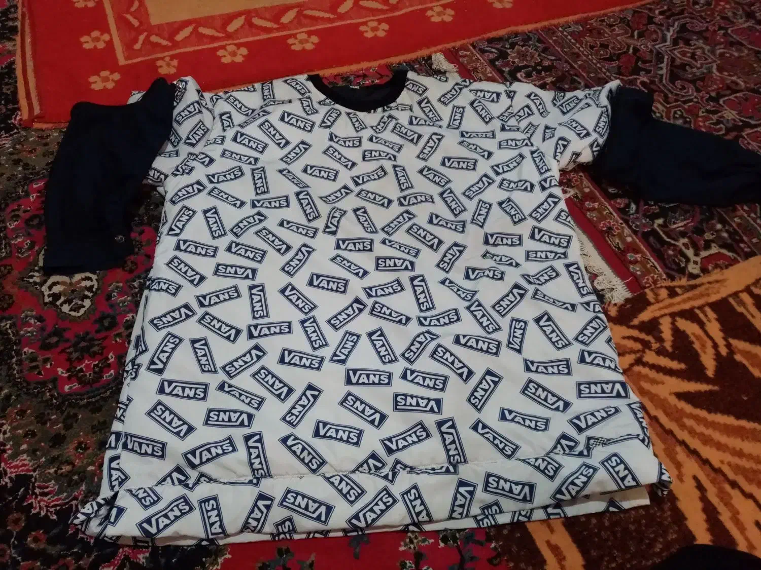 هودی بزرگ|لباس|کارون, |دیوار