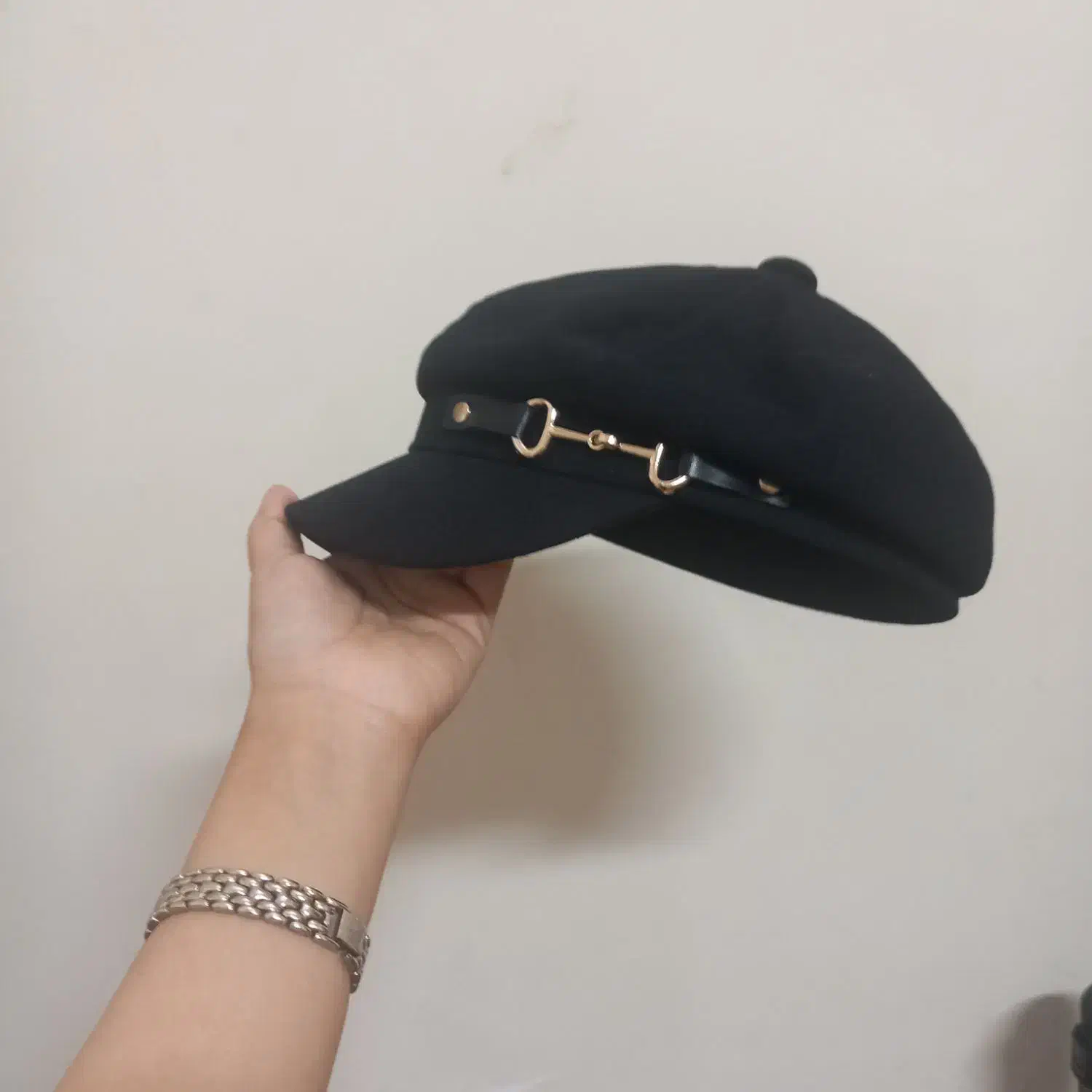 کلاه کلاسیک|لباس|گرگان, |دیوار