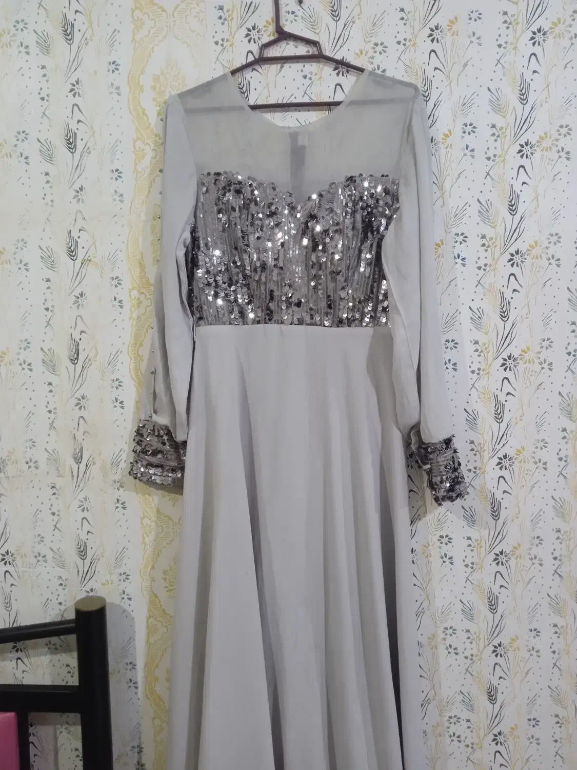 لباس مجلسی|لباس|گالیکش, |دیوار