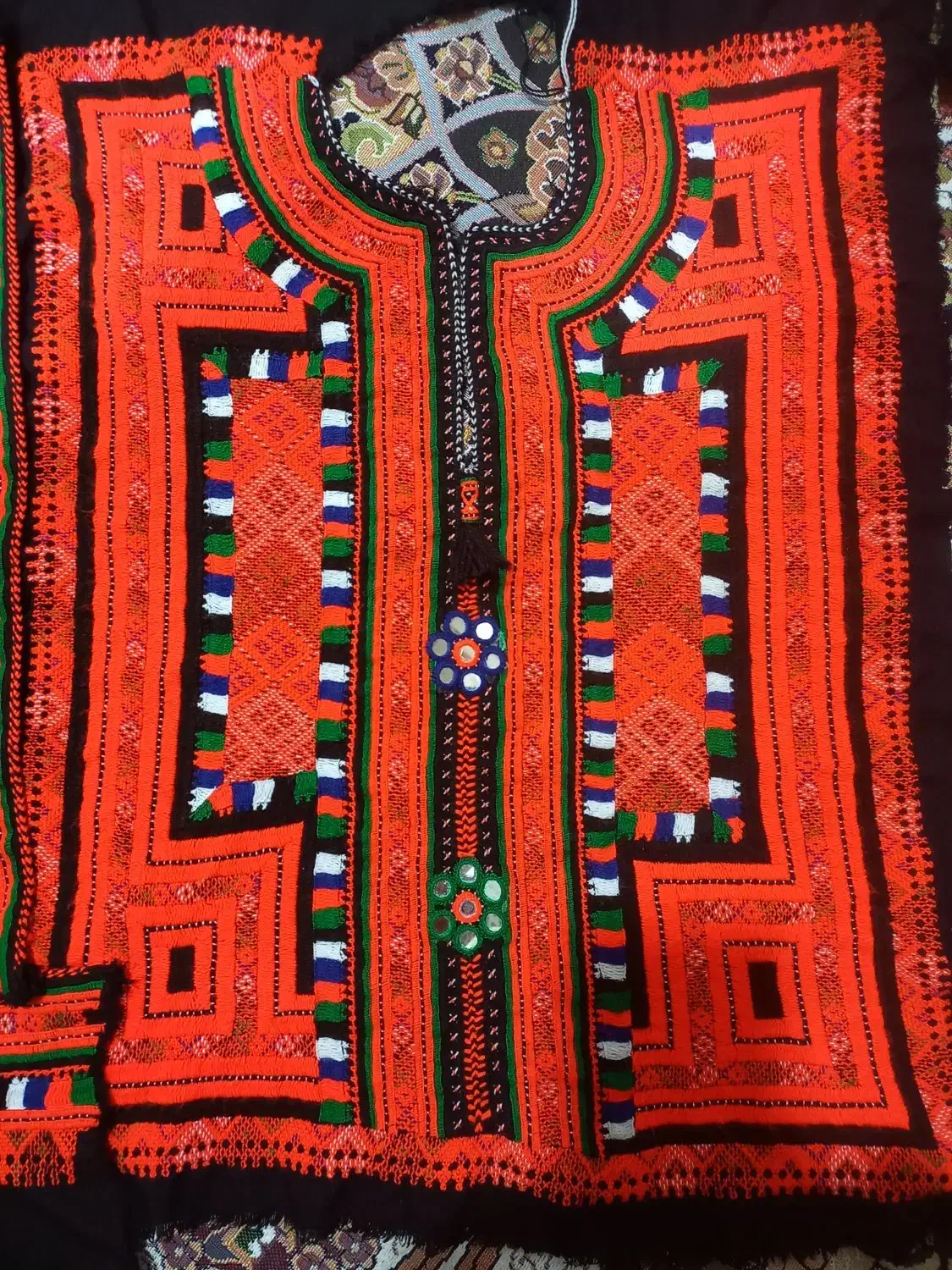 زی آستین رو پارچه گودی|لباس|سیب و سوران, |دیوار