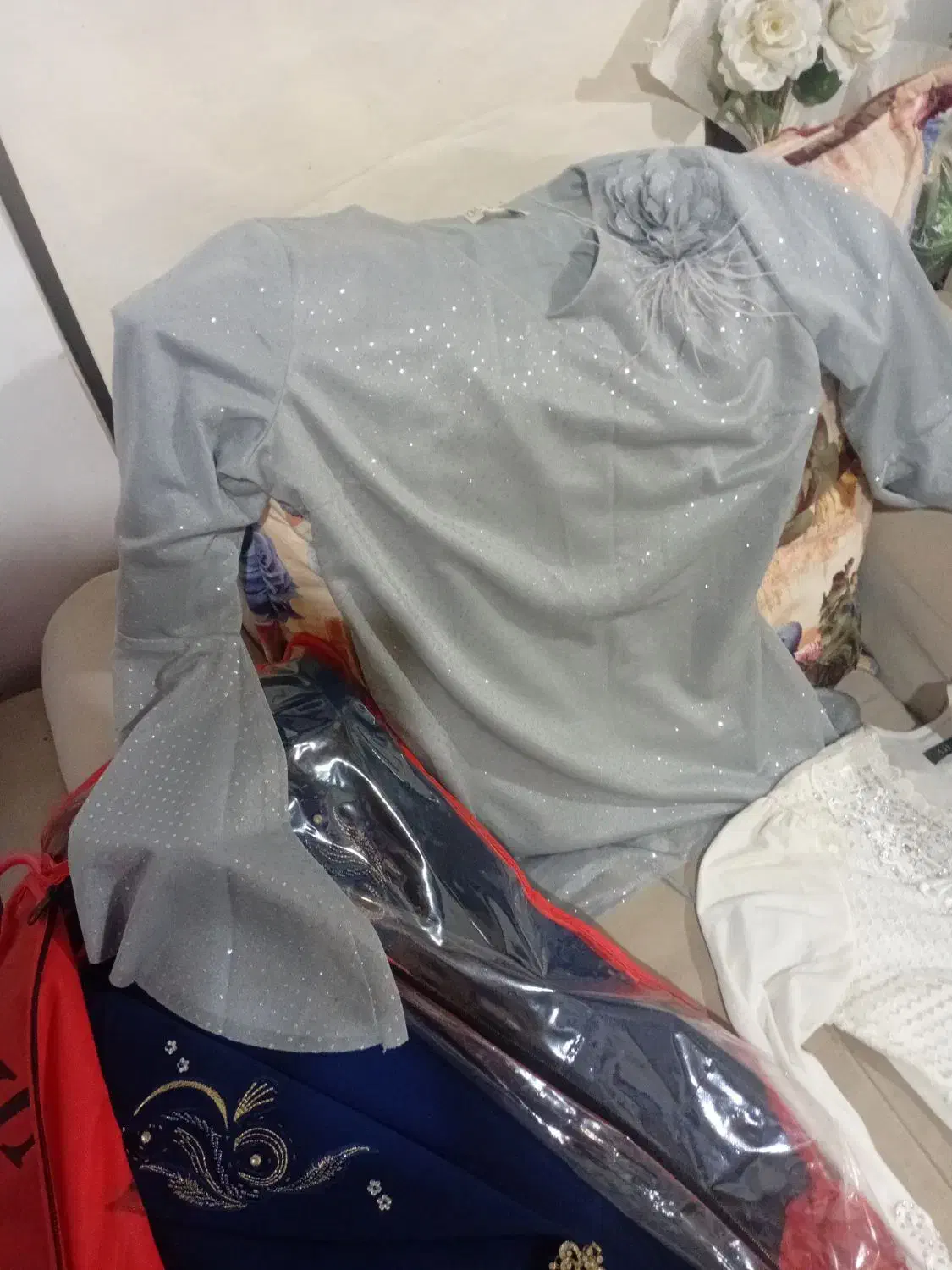 لباس‌دست‌دوم‌درحدنو‌زیاداستفاده‌نشده|لباس|خوی, |دیوار