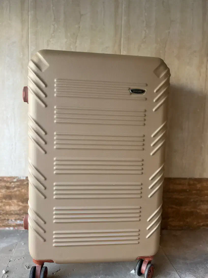 چمدان هوسونی|کیف، کفش، کمربند|همدان, |دیوار