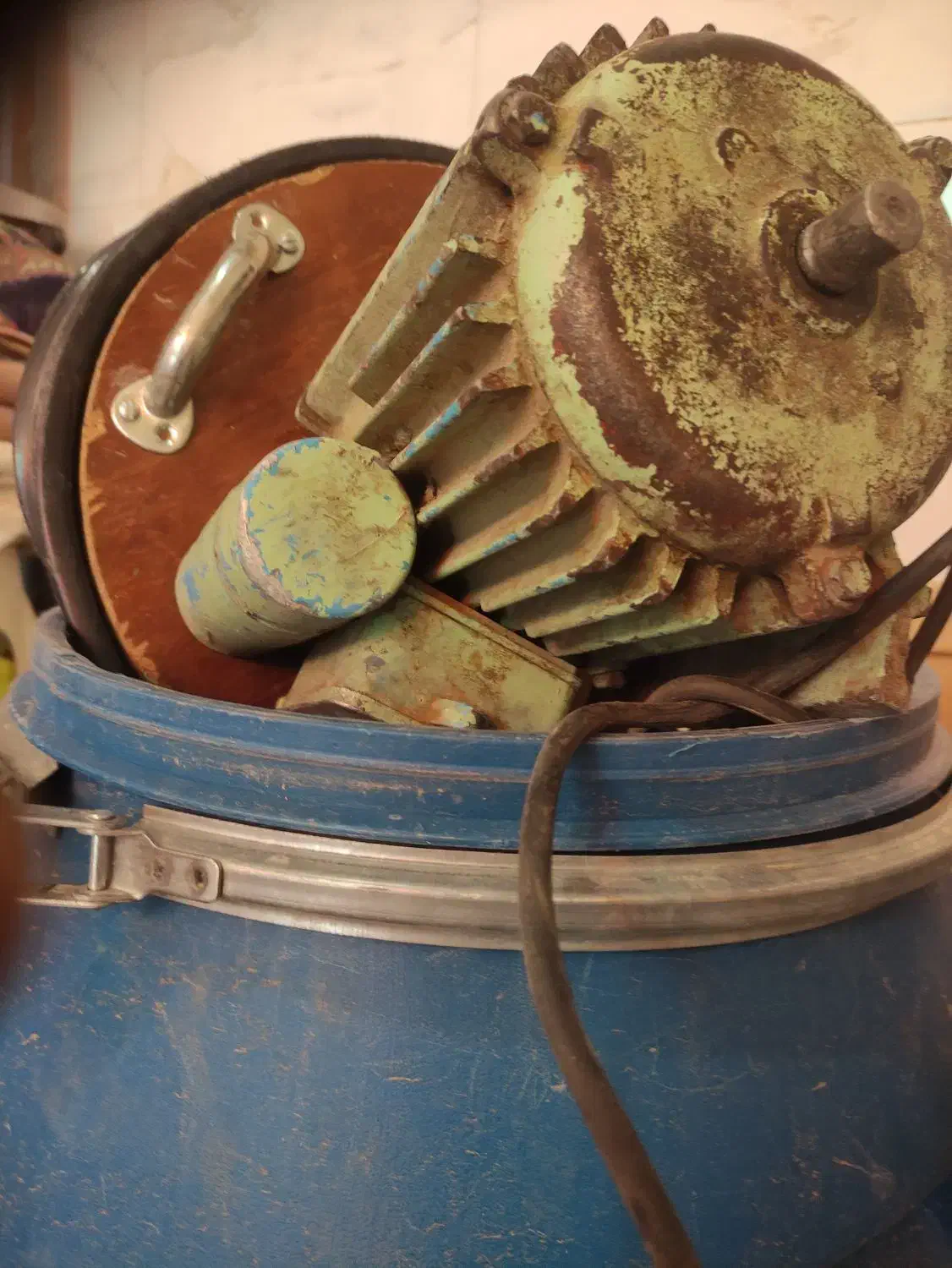 کره گیر برقی|سایر لوازم برقی|چادگان, |دیوار