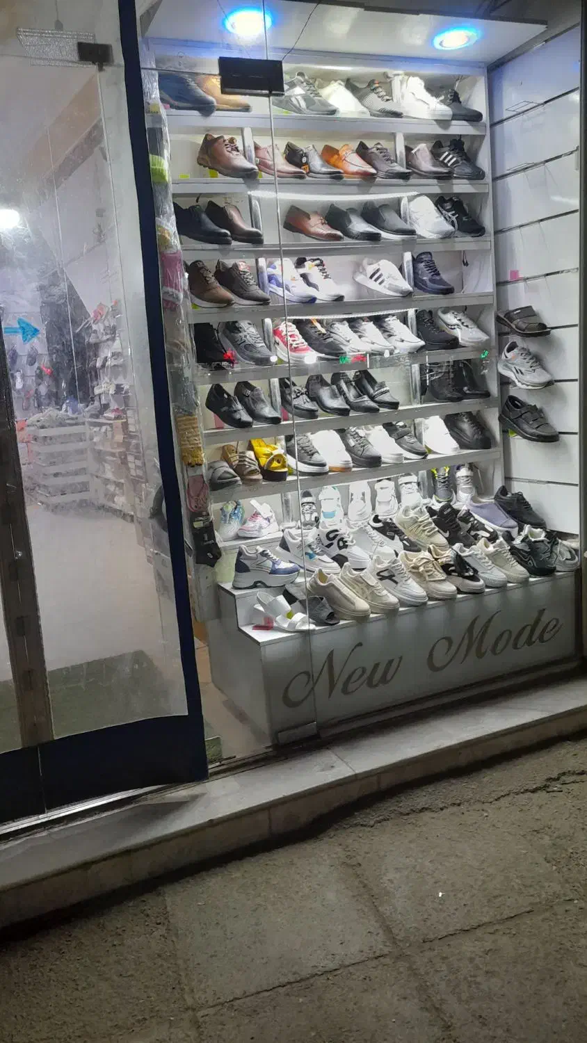 ویترین و دکوراسیون تماما امدیاف  مغازه کفش|بوفه، ویترین، کنسول|سنندج, |دیوار