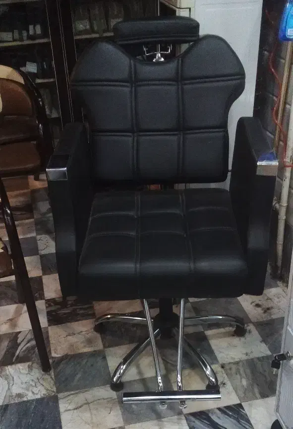 صندلی|صندلی و نیمکت|قم, وادی السلام|دیوار