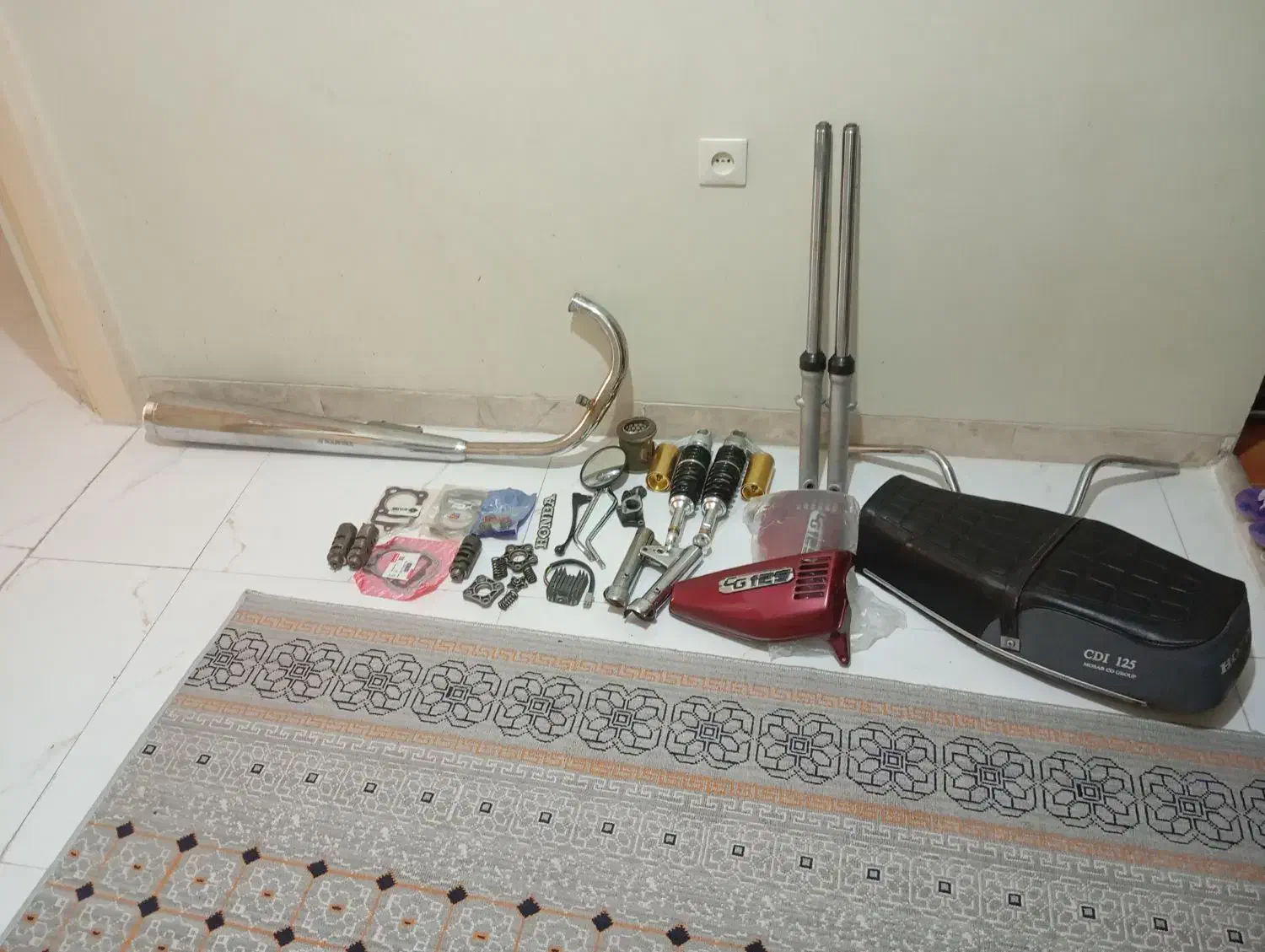 لوازم موتور سیکلت .کمک جلو عقب.اگزپز.زین.|قطعات یدکی و لوازم جانبی|شیراز, وصال|دیوار