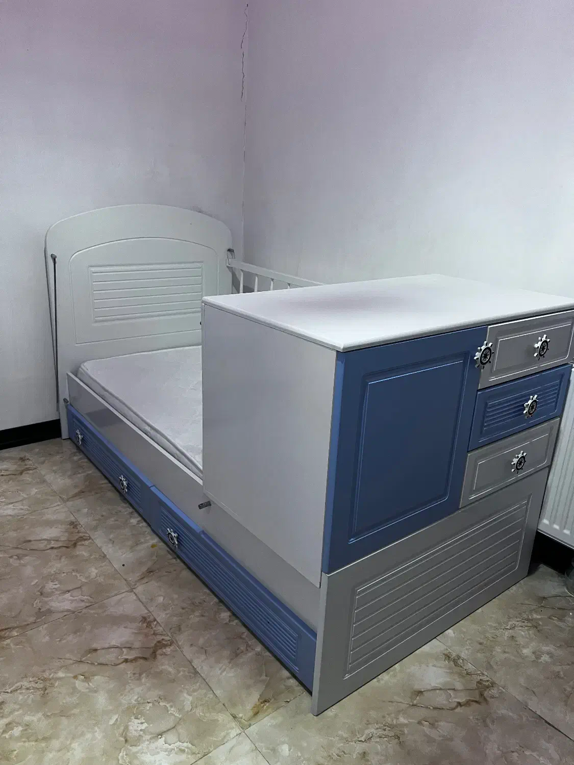 تخت نوزاد ونوجوان با تشک و دوکمد و ویترین|اسباب و اثاث بچه|کهریزک, |دیوار