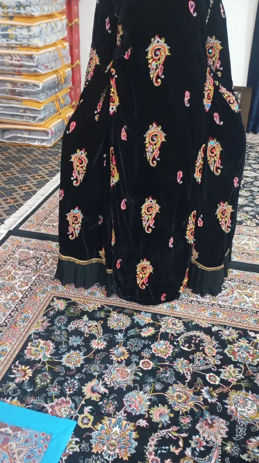 لباس مشکی ۵تومان لباس بنفشه ۵تومان نخی طوسی ۱۵۰۰.|لباس|دهدشت, |دیوار