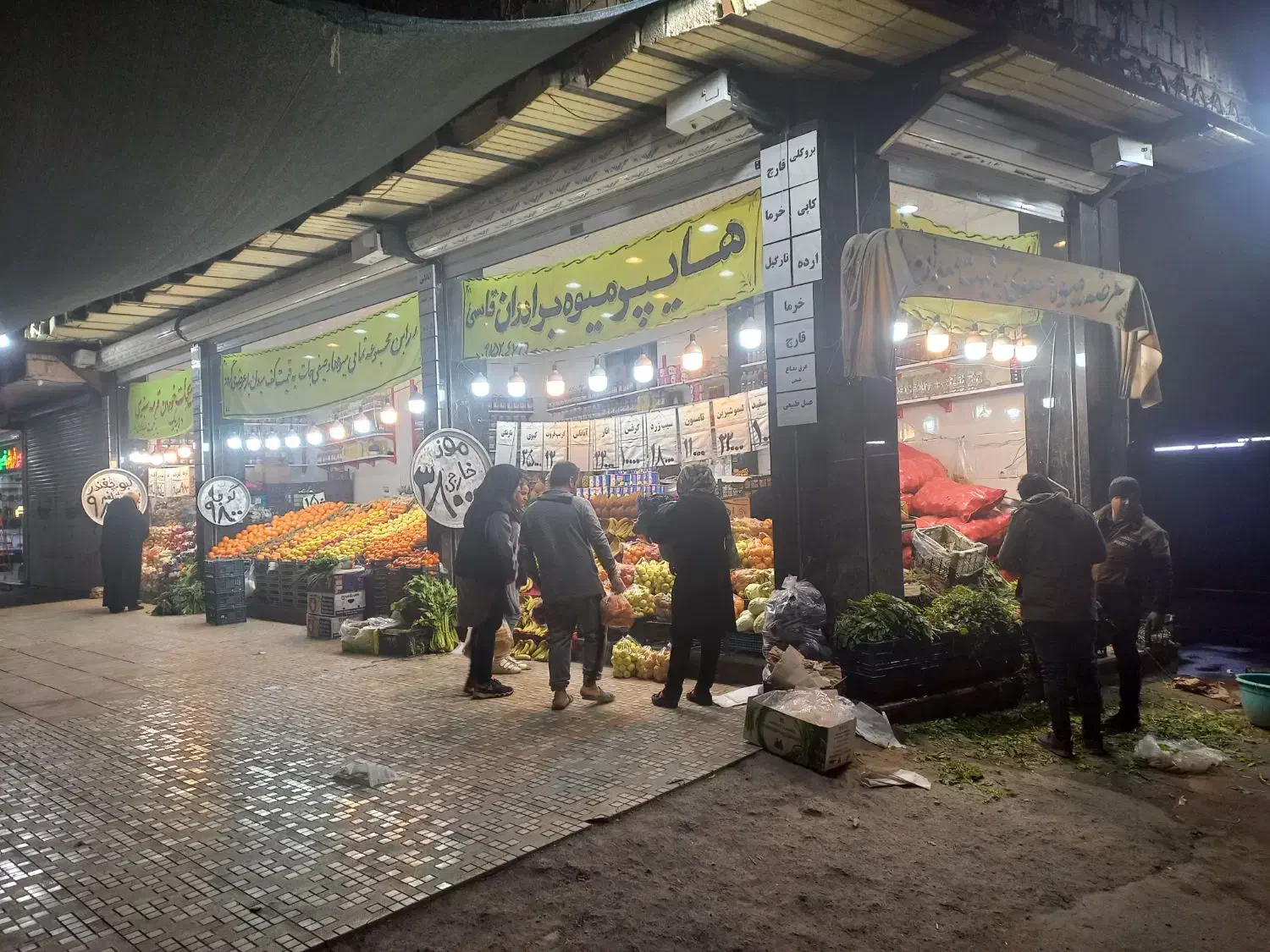 چهار دهنه مغازه به رهن و اجاره داده میشود|اجارهٔ مغازه و غرفه|مشهد, فدک|دیوار