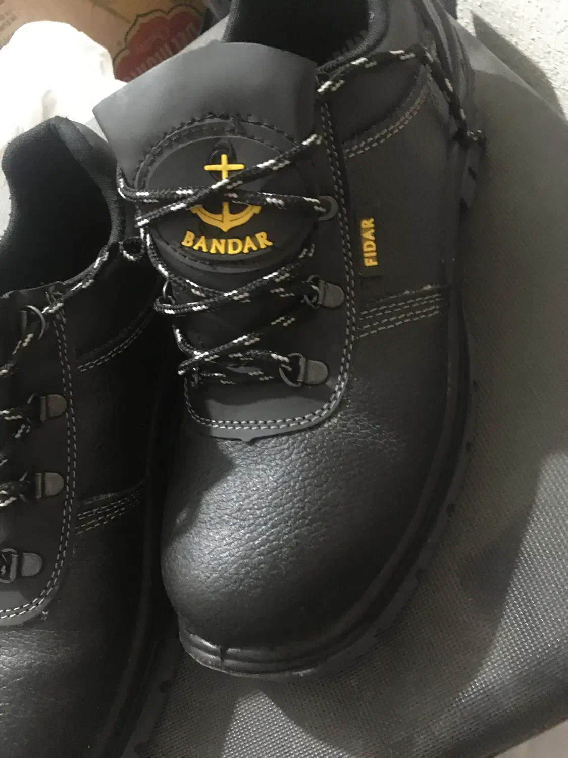 کفش ایمنی43|کیف، کفش، کمربند|رشت, معلم|دیوار