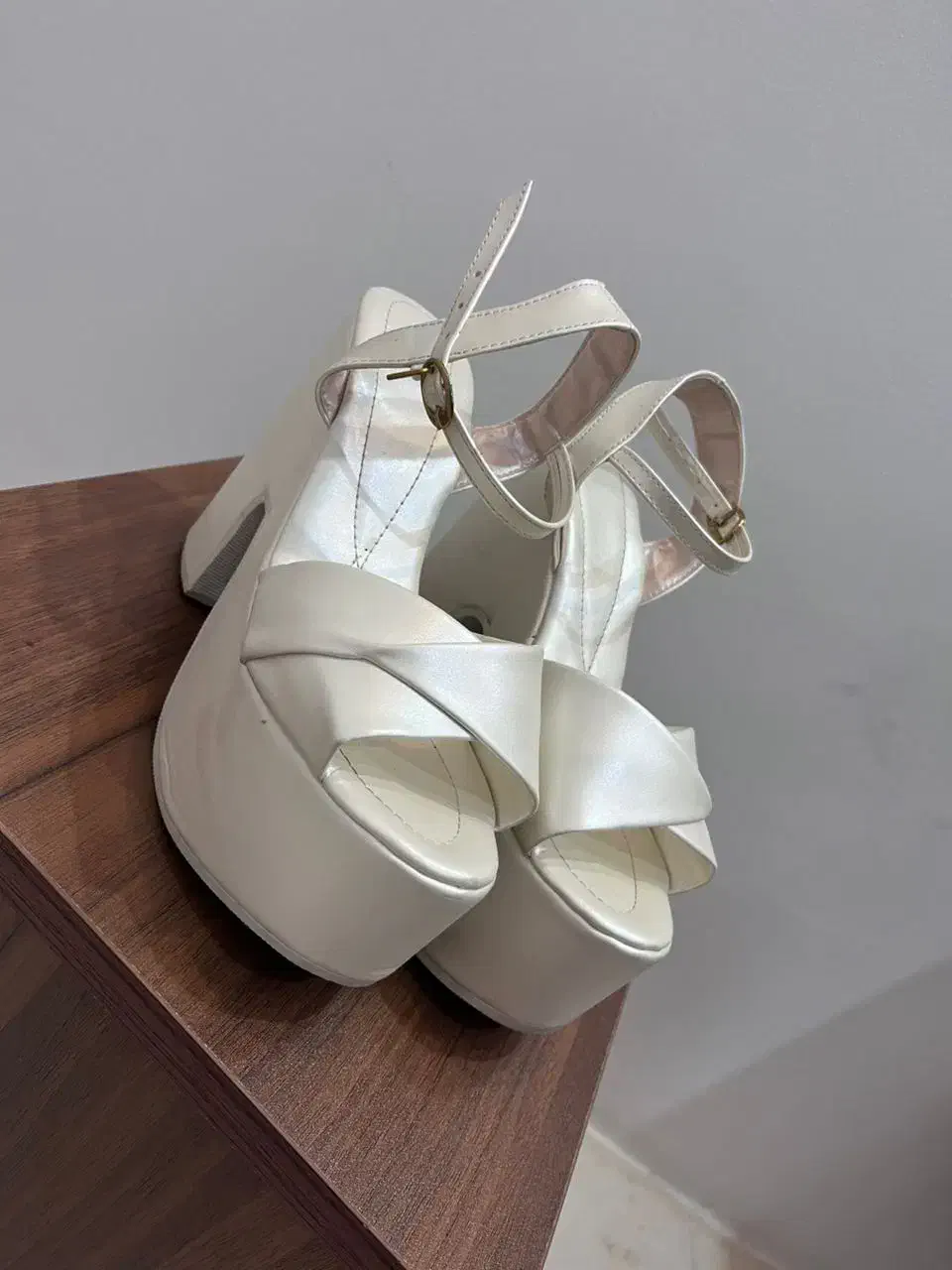 کفش جادویی عروس|کیف، کفش، کمربند|آمل, |دیوار