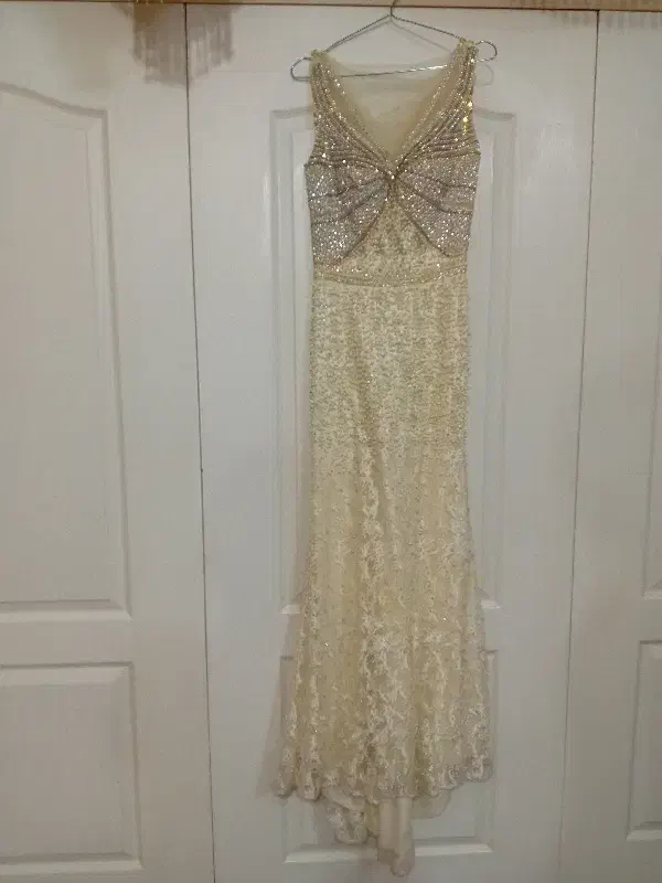 لباس مجلسی|لباس|اسلام‌شهر, زرافشان|دیوار