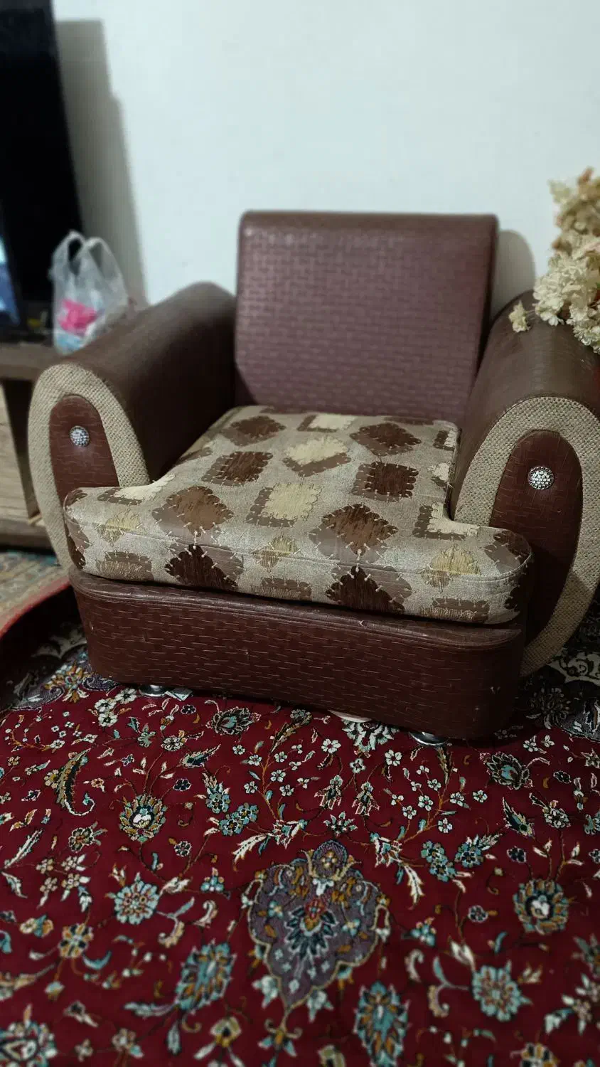 سلام مبل 7نفره سالم بدون شکستگی|مبلمان خانگی و میز عسلی|مشهد, شهید احمدی روشن|دیوار