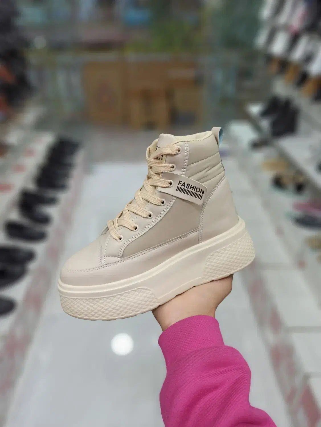 چند جفت کفش ساقدار نو|کیف، کفش، کمربند|مشهد, چهنو|دیوار