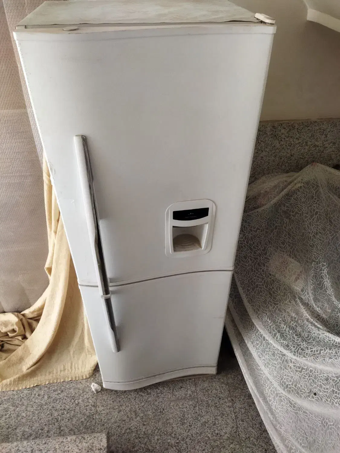 یخچال و فریزر ( ابسردکن دار ) هیرکانیا کم کار بشرط|یخچال و فریزر|اصفهان, جلالیه|دیوار