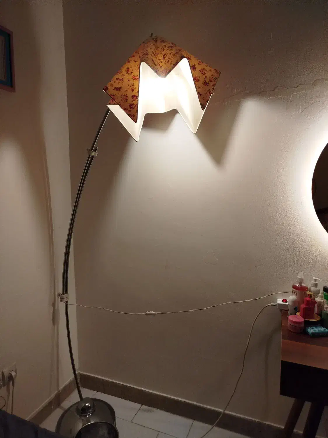 آباژور|چراغ خواب و آباژور|پرند, فاز ۲|دیوار