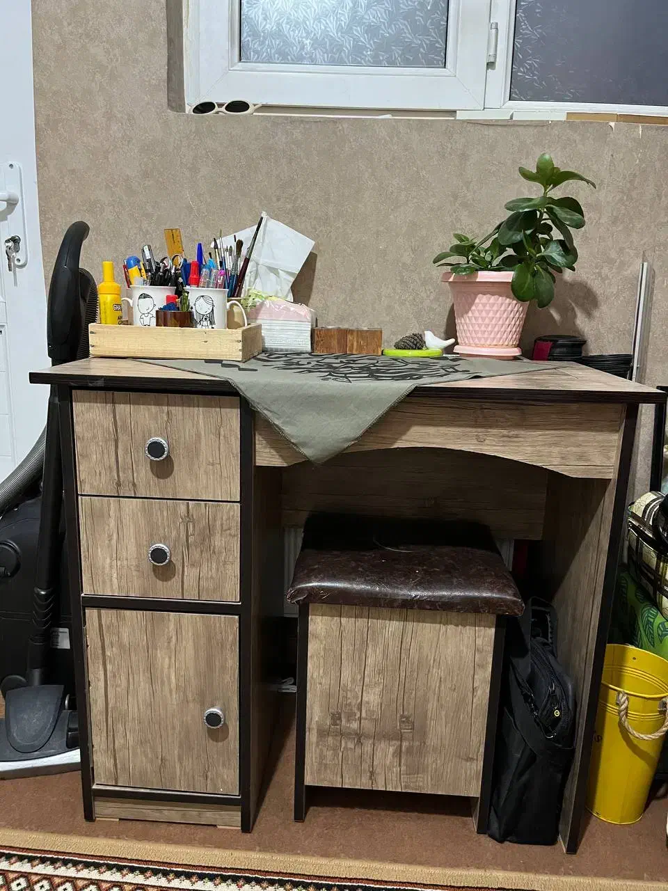 میز چرخ خیاطی|لوازم خیاطی و بافتنی|صدرا-فارس, فاز ۱|دیوار