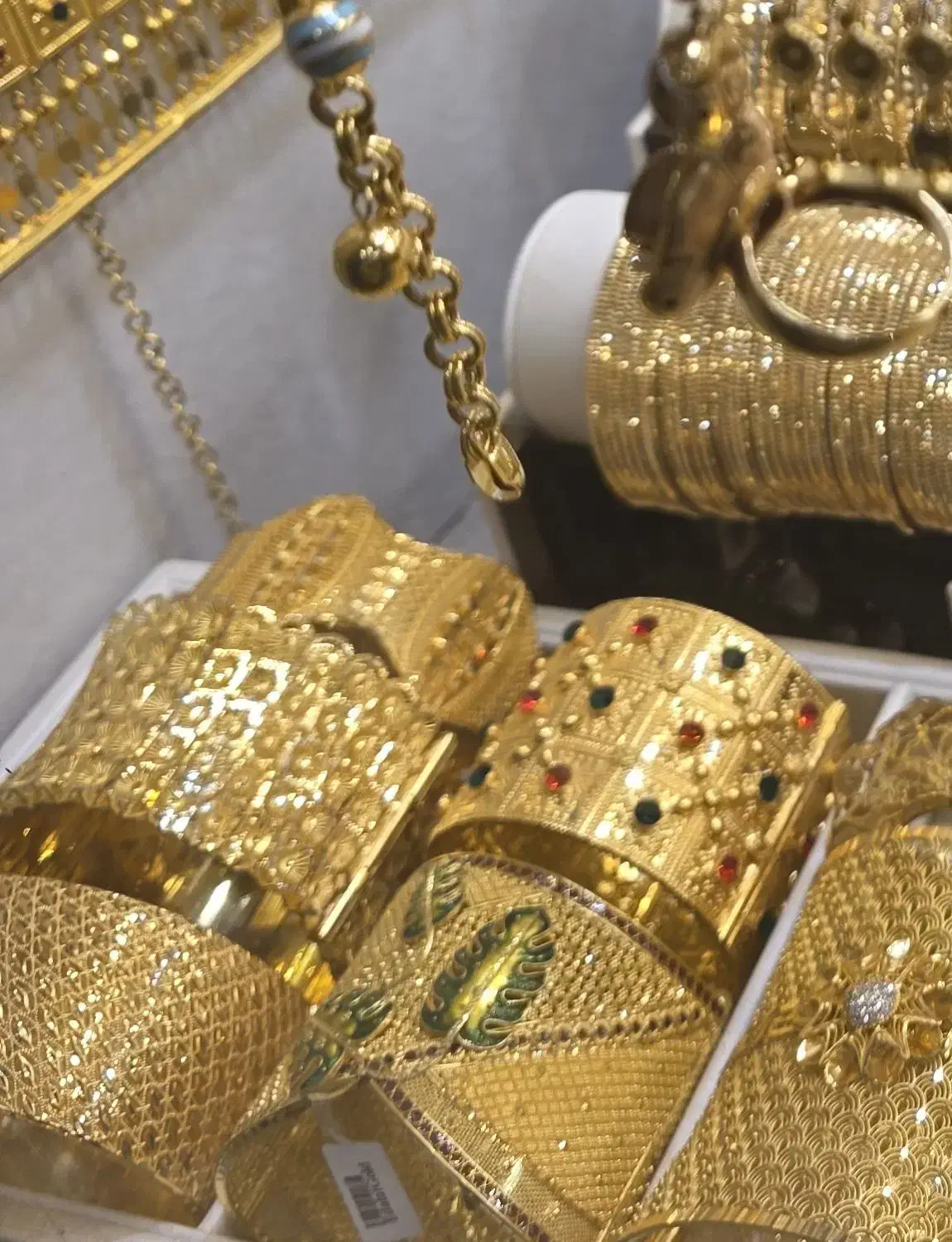 مقداری طلا با فاکتور زیر قیمت بازار به فروش میرسد|جواهرات|بوشهر, |دیوار