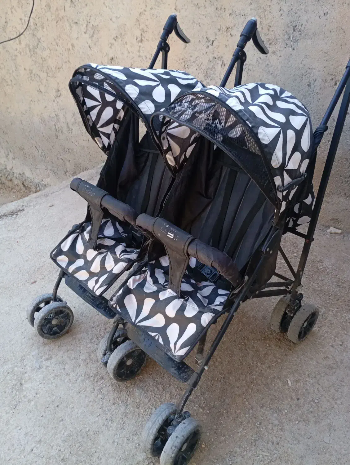 کالسکه دوقلو کنار هم شهر وحدتیه|کالسکه و لوازم جانبی|وحدتیه, |دیوار