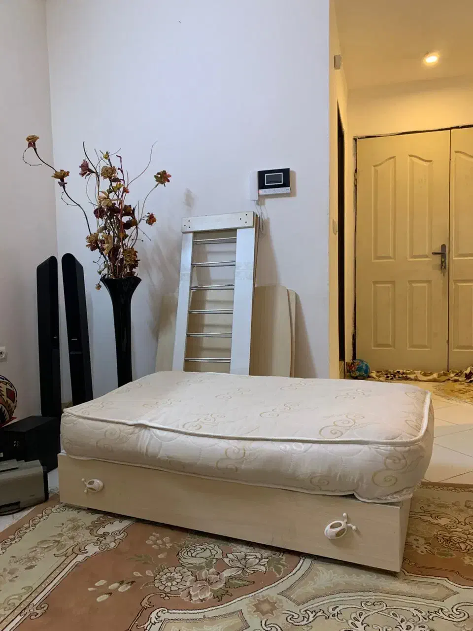 تخت کودک|تشک تختخواب|گلبهار, شهر جدید گلبهار|دیوار